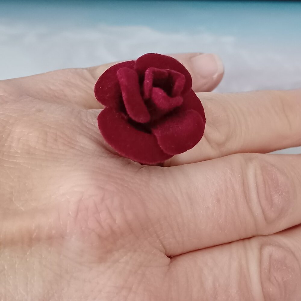 NWT PAPARAZZI RED VELVET RETRO RING